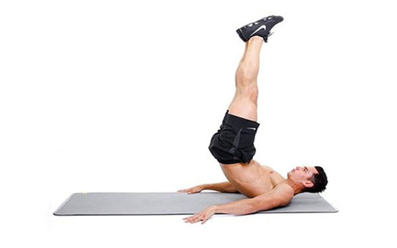 gập bụng ngược động tác giúp nam giới giảm mỡ bụng hiệu quả